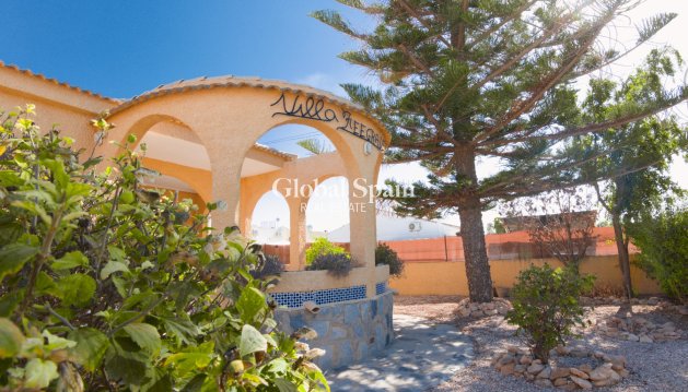 VILLA - Resale - TORREVIEJA -
                Costa Blanca