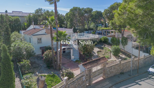 VILLA - Resale - TORREVIEJA -
                Costa Blanca