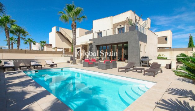 VILLA - Resale - TORREVIEJA -
                Costa Blanca