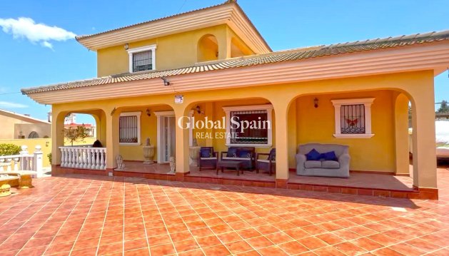 VILLA - Resale - TORREVIEJA -
                Costa Blanca