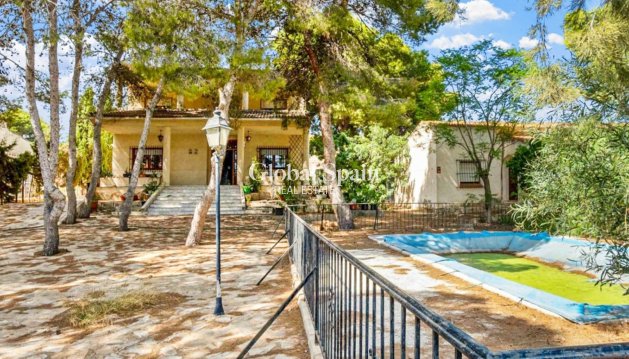 VILLA - Resale - TORREVIEJA -
                Costa Blanca