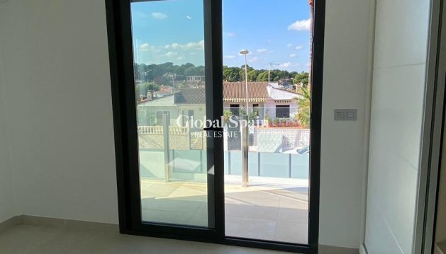 VILLA - Resale -
                TORREVIEJA - GSR-42315