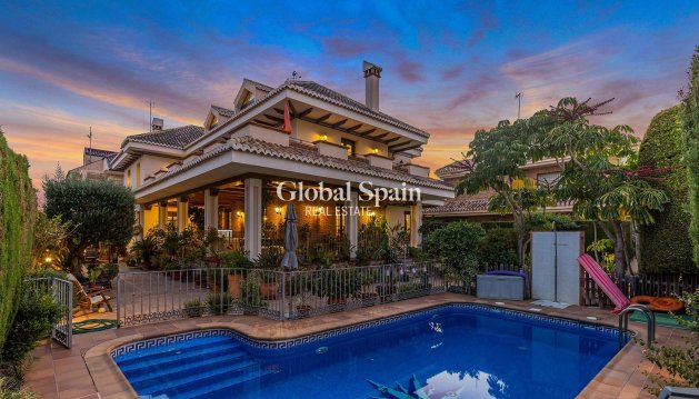 VILLA - Resale - TORREVIEJA -
                La Veleta