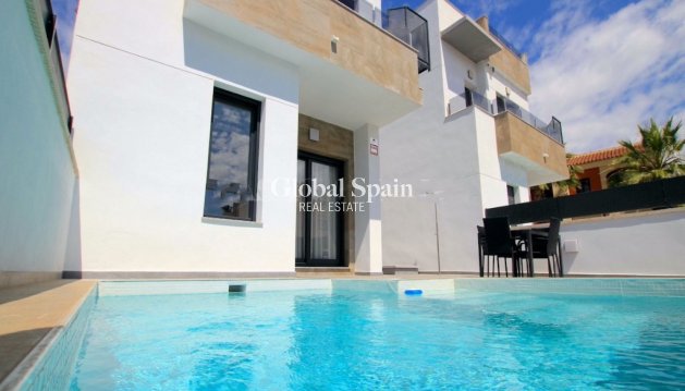 Villa - Resale - TORREVIEJA -
                Torrevieja