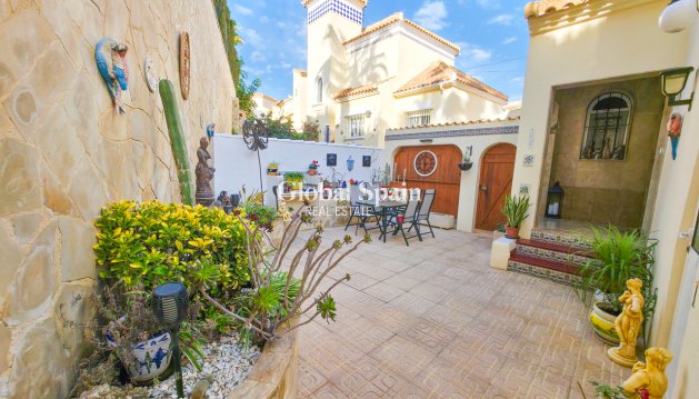 VILLA - Resale - VILLAMARTÍN -
                Costa Blanca