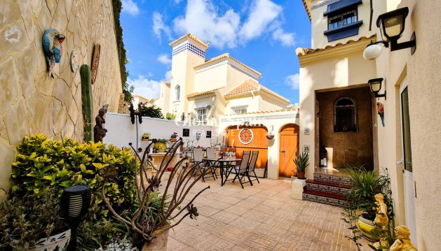 VILLA - Resale - VILLAMARTÍN -
                Costa Blanca