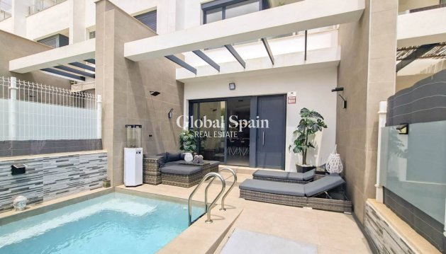 VILLA - Resale - VILLAMARTÍN -
                Costa Blanca