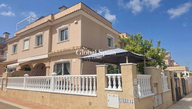 VILLA - Resale - VILLAMARTÍN -
                Costa Blanca