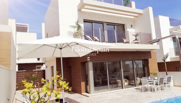 VILLA - Resale - VILLAMARTÍN -
                Villamartin