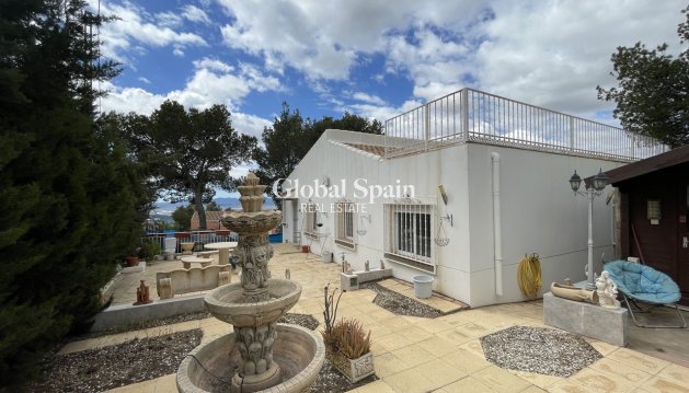 VILLA - Revente - ALEDO -
                Inland
