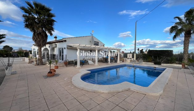 VILLA - Revente - DOLORES -
                Comunidad Valenciana