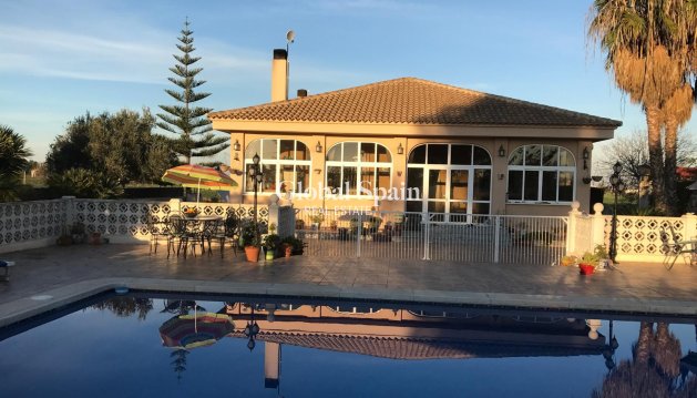 VILLA - Revente - DOLORES -
                DOLORES