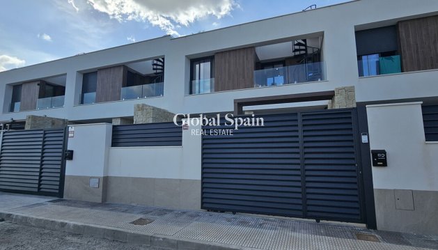 VILLA - Revente -
                DOLORES - GSR-50060