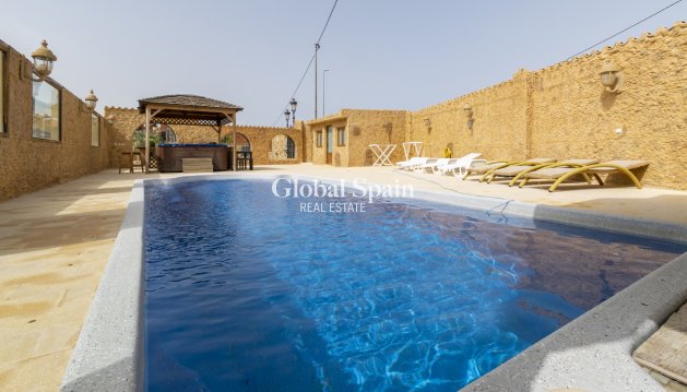 VILLA - Revente - EL BEAL -
                Inland