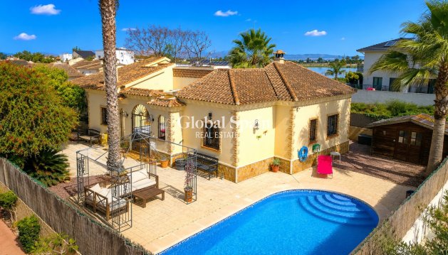 VILLA - Revente - Formentera del Segura -
                Fincas de La Vega