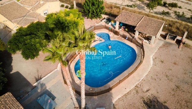 VILLA - Revente - LA ROMANA -
                Inland