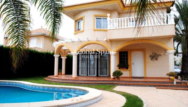 VILLA - Revente - LA ZENIA -
                Costa Blanca