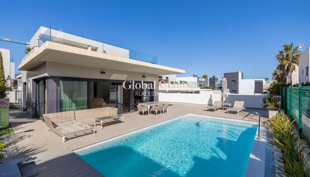 Villa - Revente - ORIHUELA COSTA -
                CAMPOAMOR