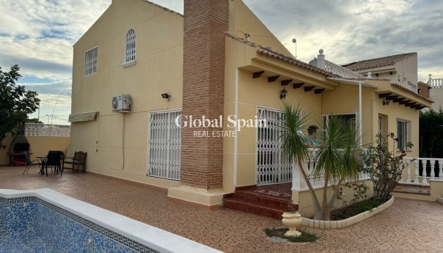 VILLA - Revente - ORIHUELA COSTA -
                Costa Blanca