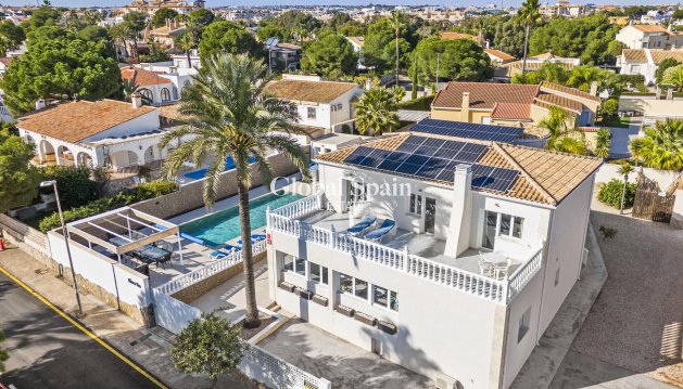 VILLA - Revente - ORIHUELA COSTA -
                La Zenia