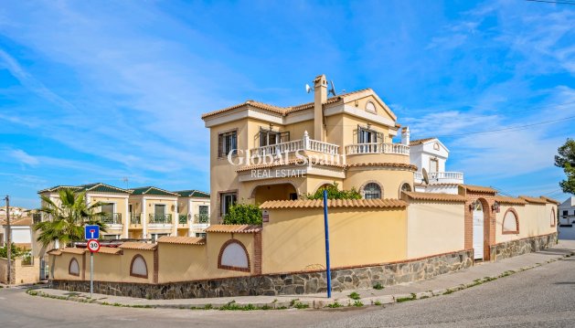 VILLA - Revente - ORIHUELA COSTA -
                Las Filipinas