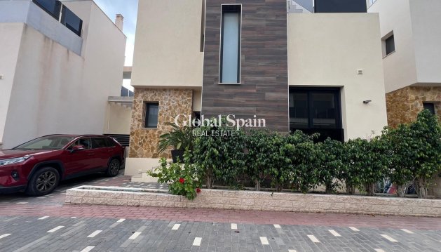 VILLA - Revente - ORIHUELA COSTA -
                Lomas de Cabo Roig