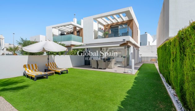 VILLA - Revente - ORIHUELA COSTA -
                VILLAMARTÍN
