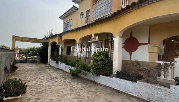 VILLA - Revente - ORIHUELA -
                La Campaneta