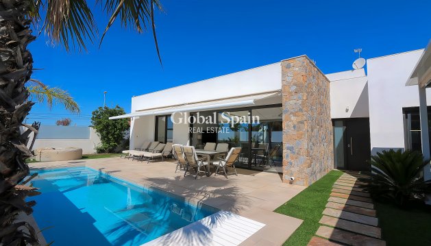 VILLA - Revente - PILAR DE LA HORADADA -
                Costa Blanca