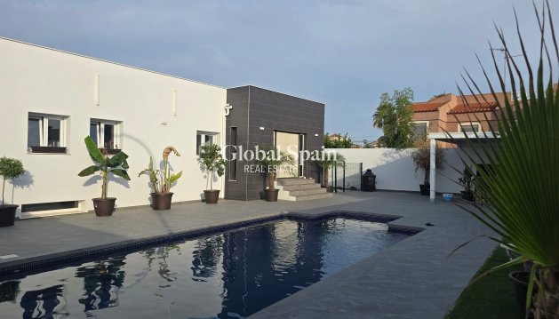 VILLA - Revente - ROJALES -
                Inland