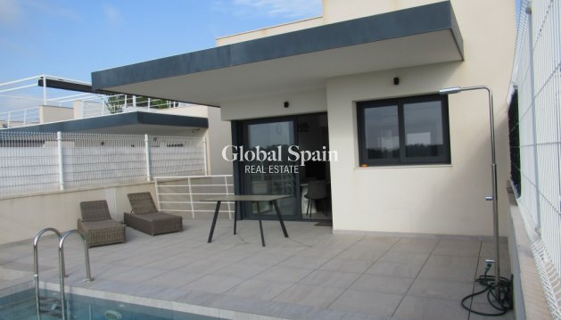 VILLA - Revente - SAN MIGUEL DE SALINAS -
                Inland