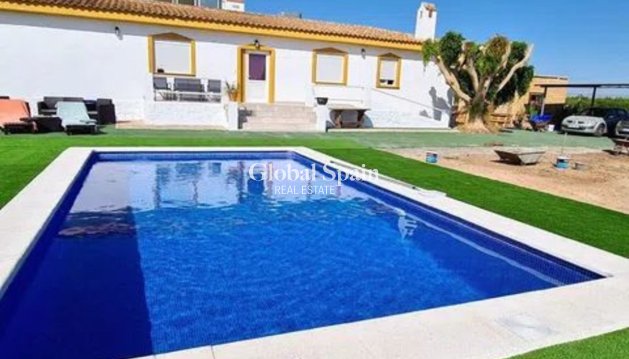 VILLA - Revente - SAN MIGUEL DE SALINAS -
                Inland