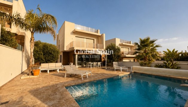 VILLA - Revente - SAN MIGUEL DE SALINAS -
                Inland