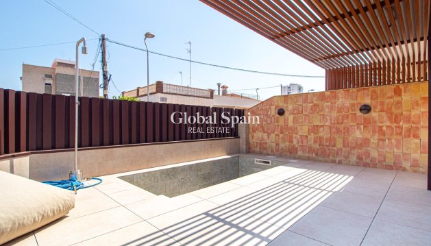 VILLA - Revente - SANTIAGO DE LA RIBERA -
                Playa de santiago de la ribera