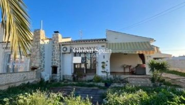 VILLA - Revente - TORREVIEJA -
                Aguas Nuevas