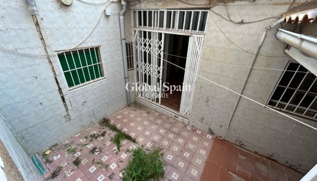 VILLA - Revente - TORREVIEJA -
                Costa Blanca