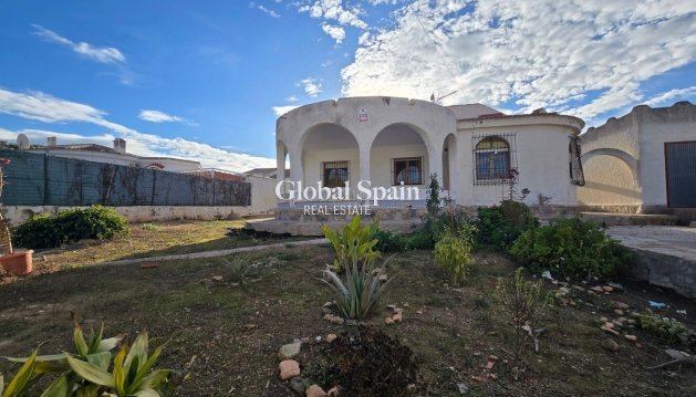VILLA - Revente - TORREVIEJA -
                Costa Blanca