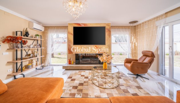 VILLA - Revente - TORREVIEJA -
                Costa Blanca