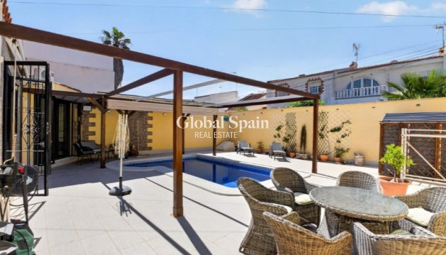 VILLA - Revente - TORREVIEJA -
                Costa Blanca