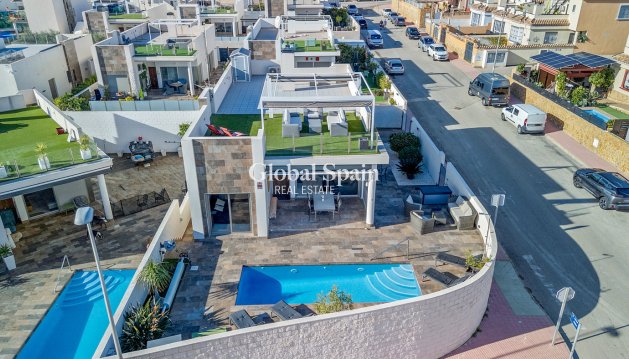 VILLA - Revente - VILLAMARTÍN -
                Costa Blanca