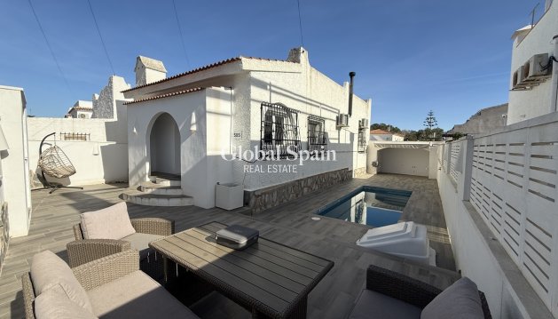 VILLA - Revente - VILLAMARTÍN -
                Costa Blanca