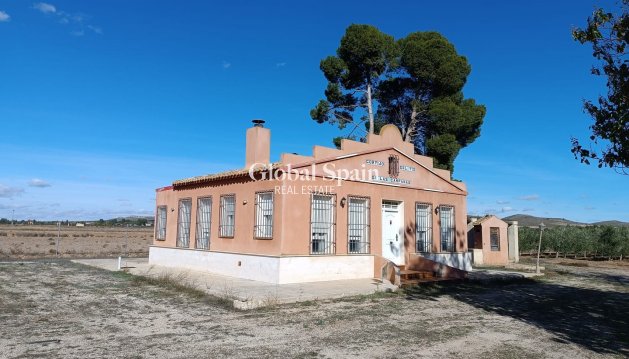 VILLA - Revente - YECLA -
                Inland