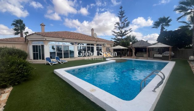 VILLA - Venta - GEA Y TRUYOLS -
                Inland