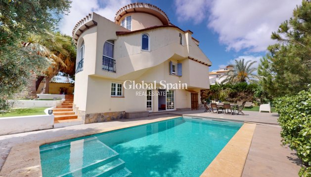 VILLA - Venta - ORIHUELA COSTA -
                La Zenia