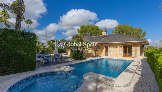 Villa - Venta - ORIHUELA COSTA -
                Las Filipinas