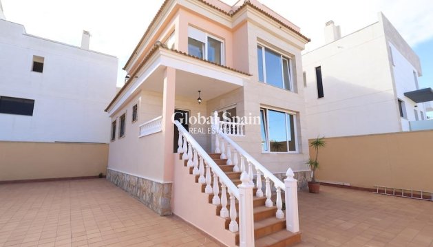 VILLA - Venta - ORIHUELA COSTA -
                VILLAMARTÍN