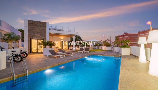 VILLA - Venta - ORIHUELA COSTA -
                VILLAMARTÍN