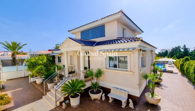 VILLA - Venta - TORREVIEJA -
                La Mata