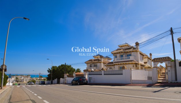 VILLA - Venta - TORREVIEJA -
                Torrevieja