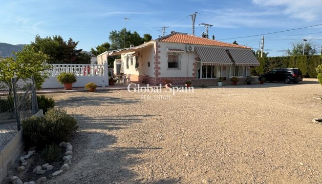 VILLA - Wederverkoop - ALBATERA -
                Partida Lomas